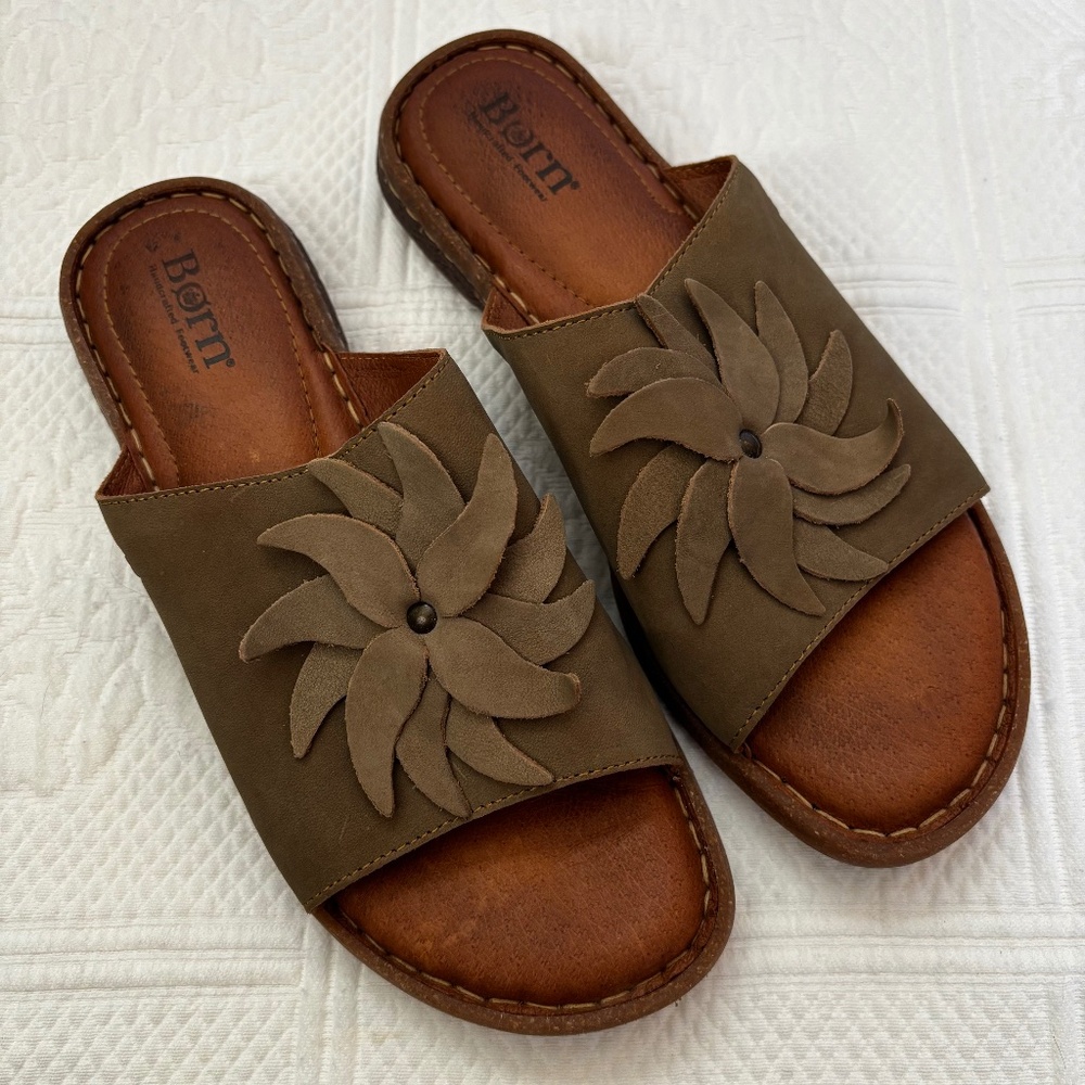 BORN Camel Cutout Floral Applique Leather Slide On Sandal Sz 8/39